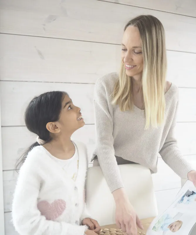 äiti ja adoptoitu tytär