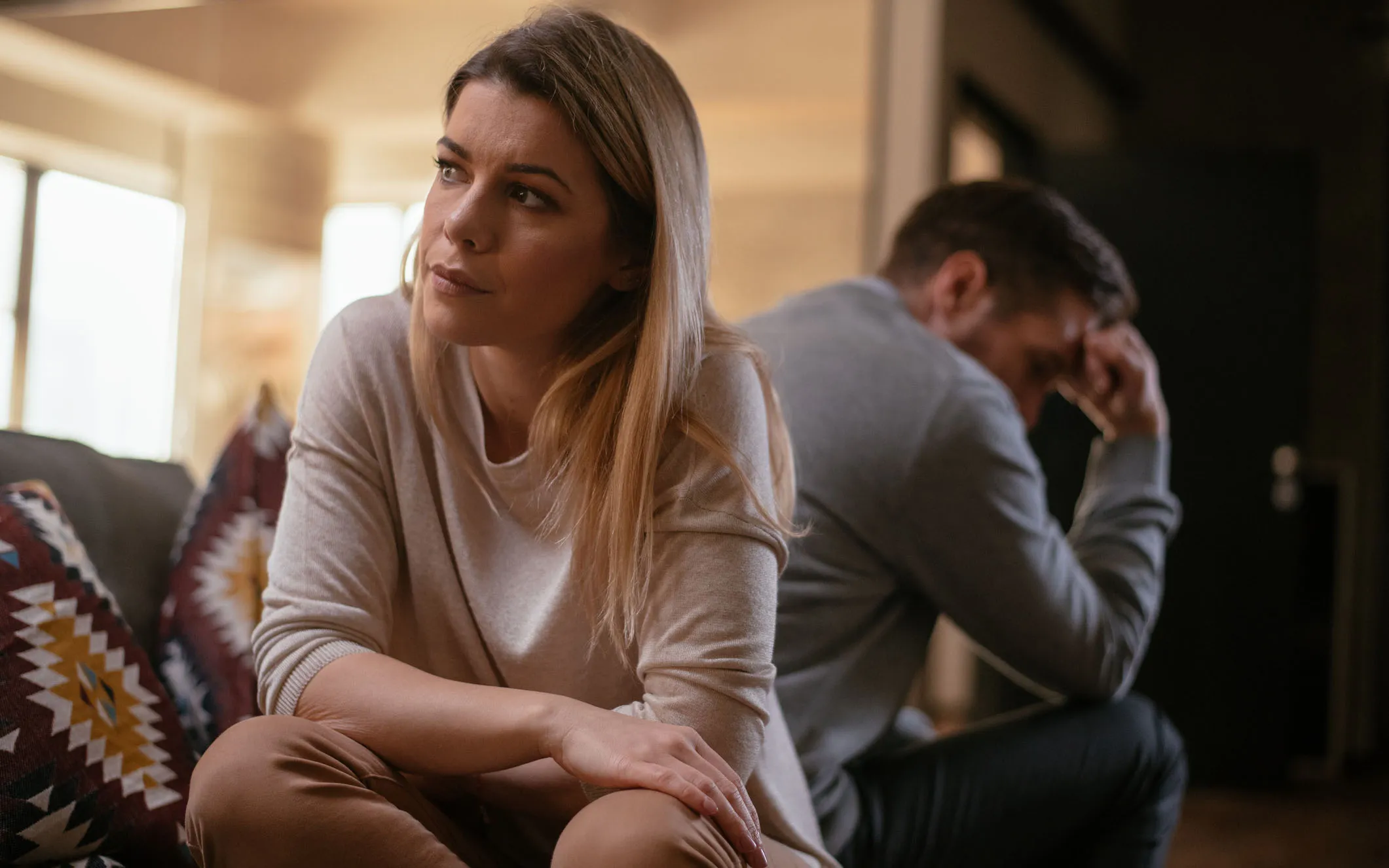 Etääntyminen parisuhteessa on yleistä etenkin elämän muutoskohdissa.