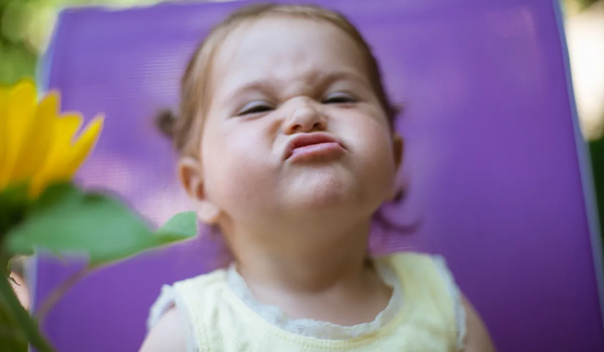 et sä mua määrää: lapsi irvistää