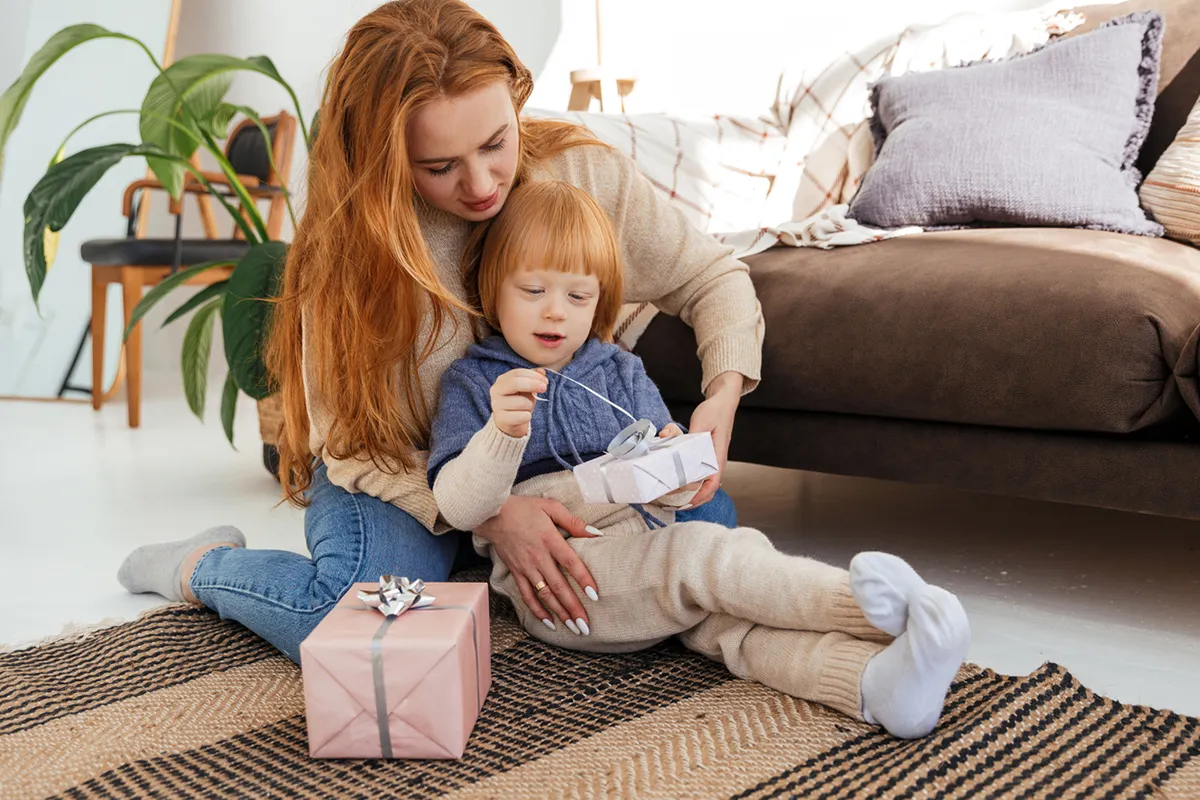 Lapselle on annettu lahja