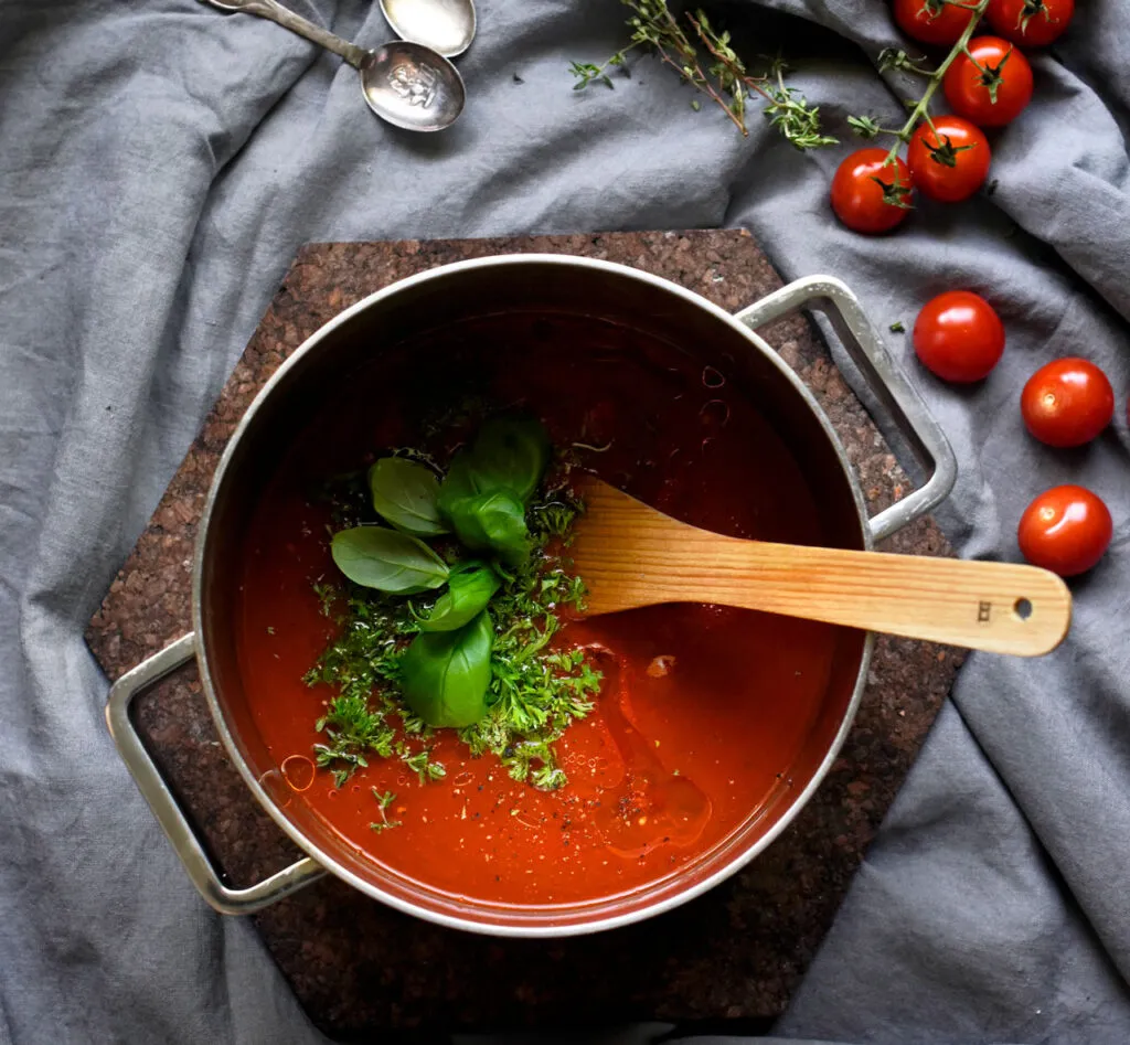 Maukas tomaattikastike