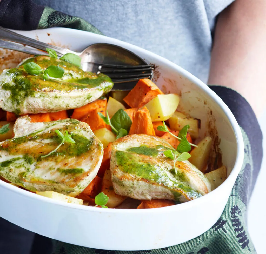 Yrttibroileri ja paahdetut kasvikset